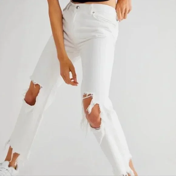 NWT We The Free White Distressed Cropped Flare Jeans Size 28 - Picture 2 of 15
